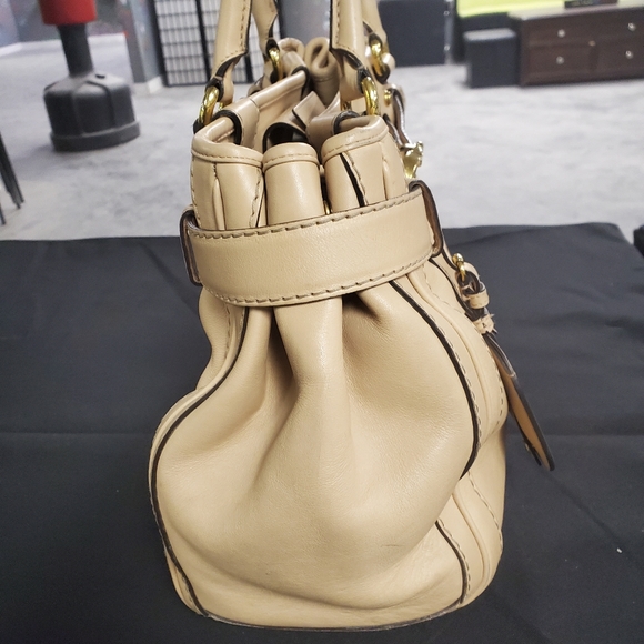 Gucci Leather Tote - Picture 10 of 16